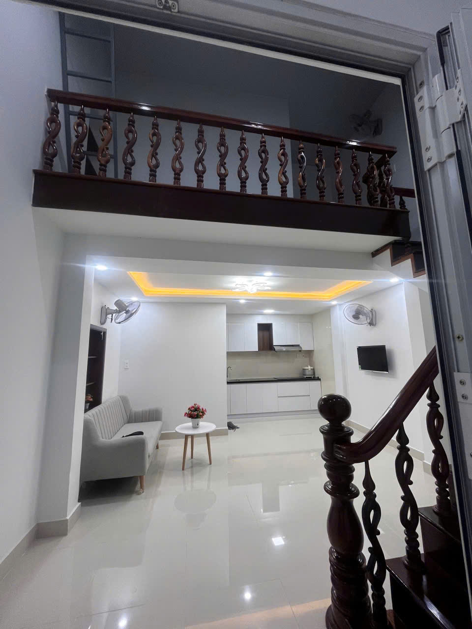 ► 20m ra MT Lê Độ, kiệt thông, 38m2, gác lửng đúc cứng đẹp, 2.75 tỷ