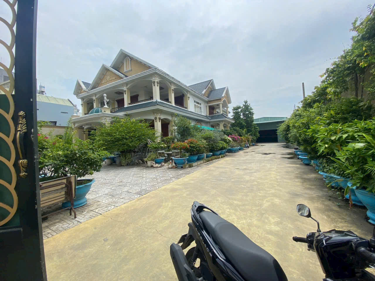 BÁN BIỆT THỰ + XƯỞNG DĨ AN 3.220M² (26 x 80) NỞ HẬU – NGAY TRUNG TÂM HÀNH CHÍNH DĨ AN HỢP ĐỒNG THUÊ 100 TRIỆU/THÁNG –