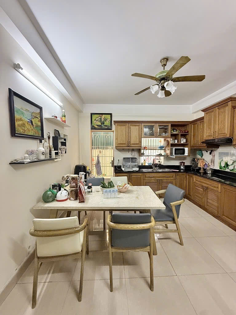 [SIÊU PHẨM] NHÀ HẺM XE HƠI TRÁNH NHAU - HUỲNH TẤN PHÁT Q7