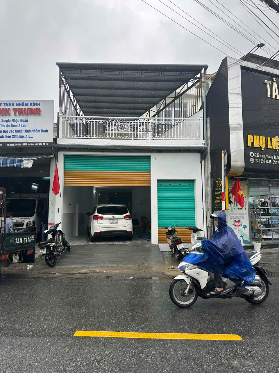 Cho thuê nhà 3 tầng mặt tiền ngự Bình giao nhau hùng vương TP HUẾ bề ngang rộng rãi 7 m