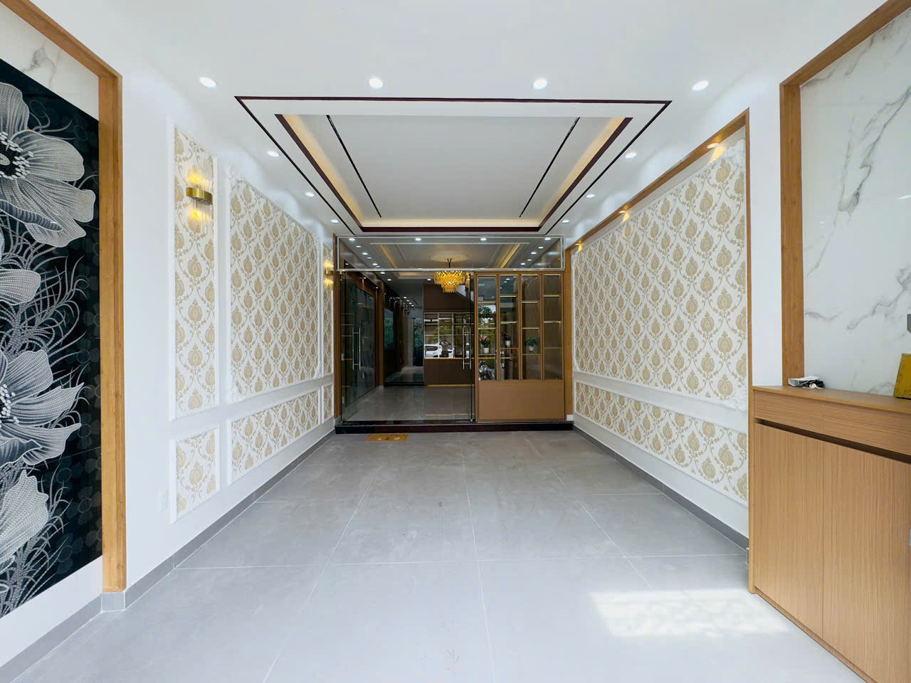 BÁN NHÀ 4 TẦNG CAO CẤP CÓ THANG MÁY - VỊ TRÍ ĐẮC ĐỊA HẢI PHÒNG