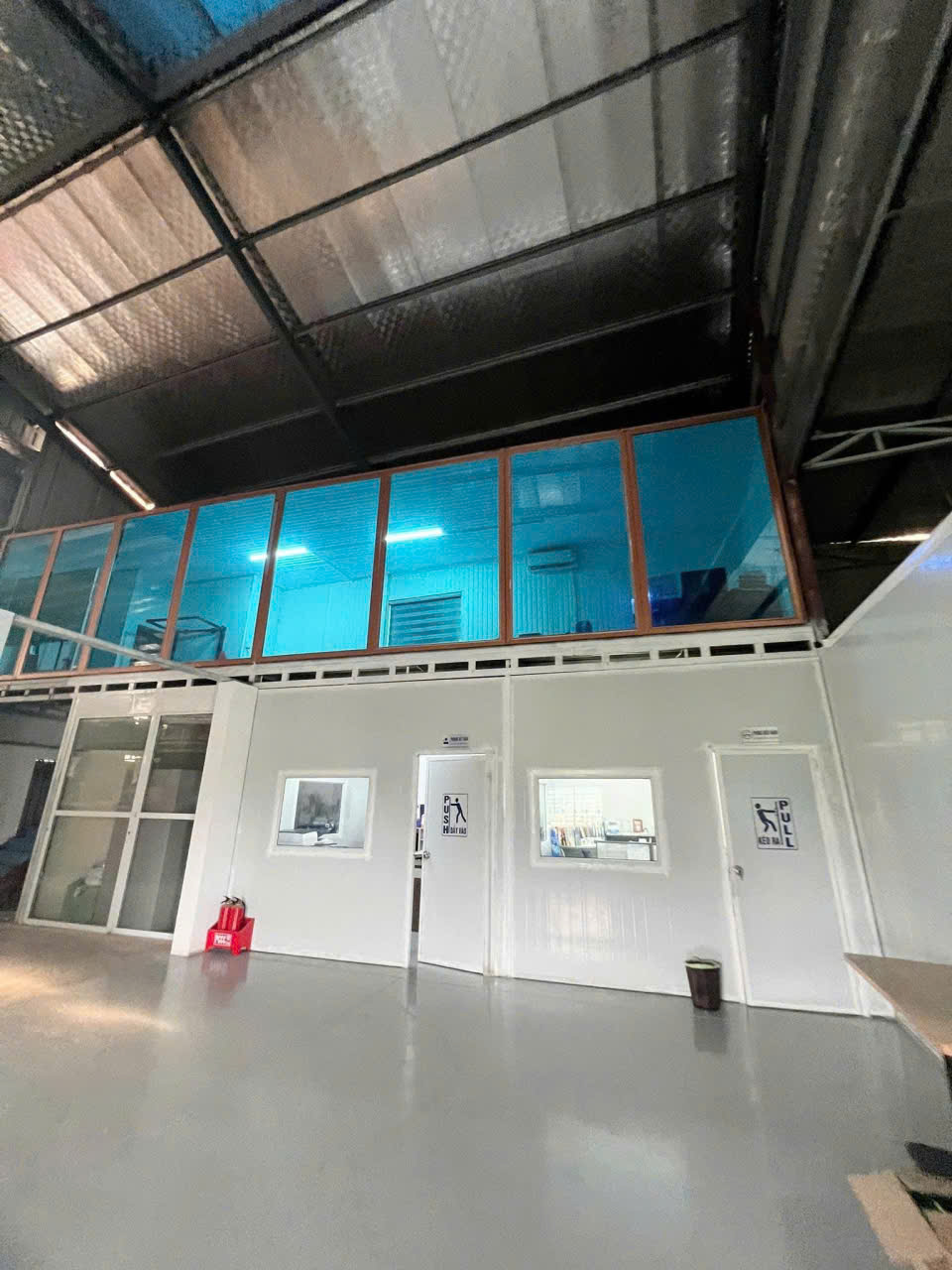 cho thuê kho xưởng và văn phòng tại Sơn Đồng, Vĩnh Phúc. Diện tích sử dụng 1500m xe container vào trong xưởng giá 45