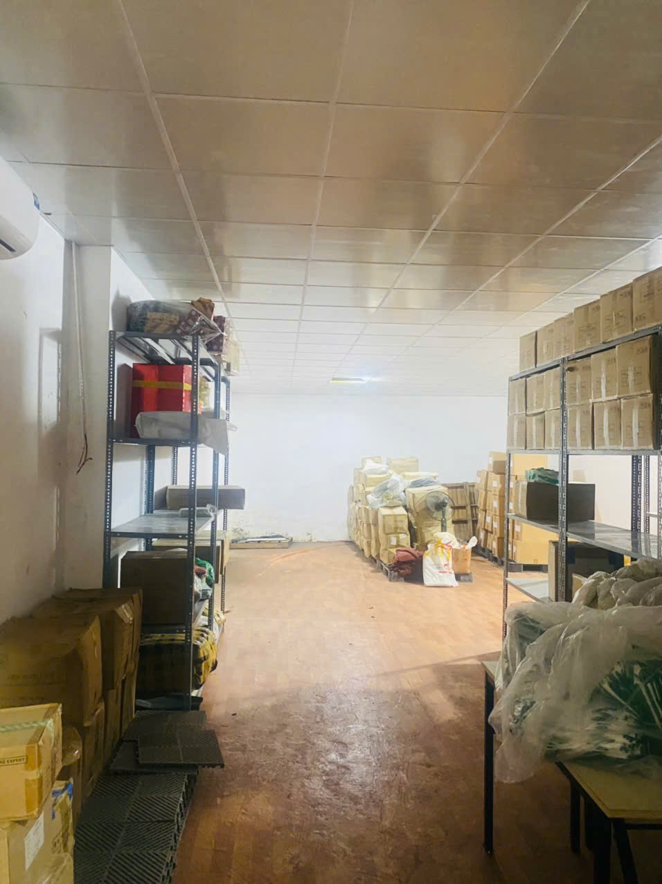 cho thuê kho hàng, điểm bán hàng online tại Xuân Đỉnh, Bắc Từ Liêm ,Hà Nội. Diện tích 300m, nền đá hoa giá 22 triệu