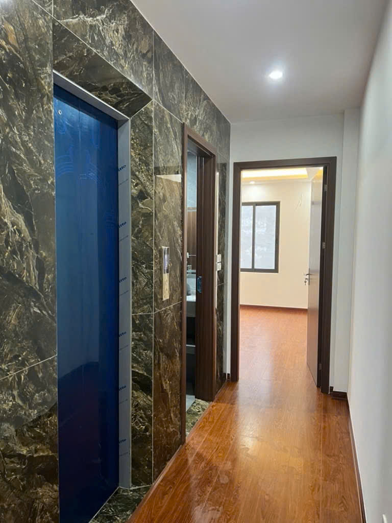 YÊN LỘ YÊN NGHĨA HƠN 50M _THANG MÁY NHẬP _NHÀ ĐẸP Ở NGAY NHỈNH 10 TỶ _THIẾT KẾ HIỆN ĐẠI