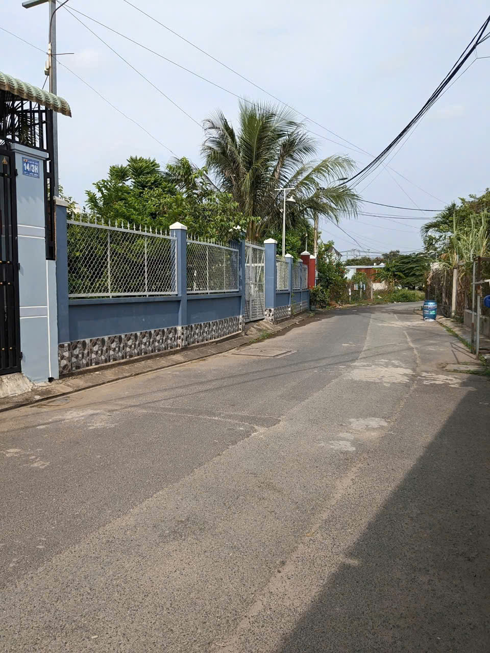 NHÀ CẤP 4 (7.5x20) MẶT TIỀN THẠNH LỘC 49, Q12 – XE TẢI VÀ Ô TÔ VÀO TẬN NHÀ!