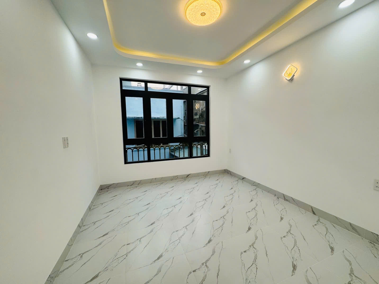 Ngay Sát Công Viên Tầm Vu! Nhà HXH đỗ cửa, 4x18m, 2 lầu, 3PN, nhà xây kiên cố, giá 11 tỷ TL