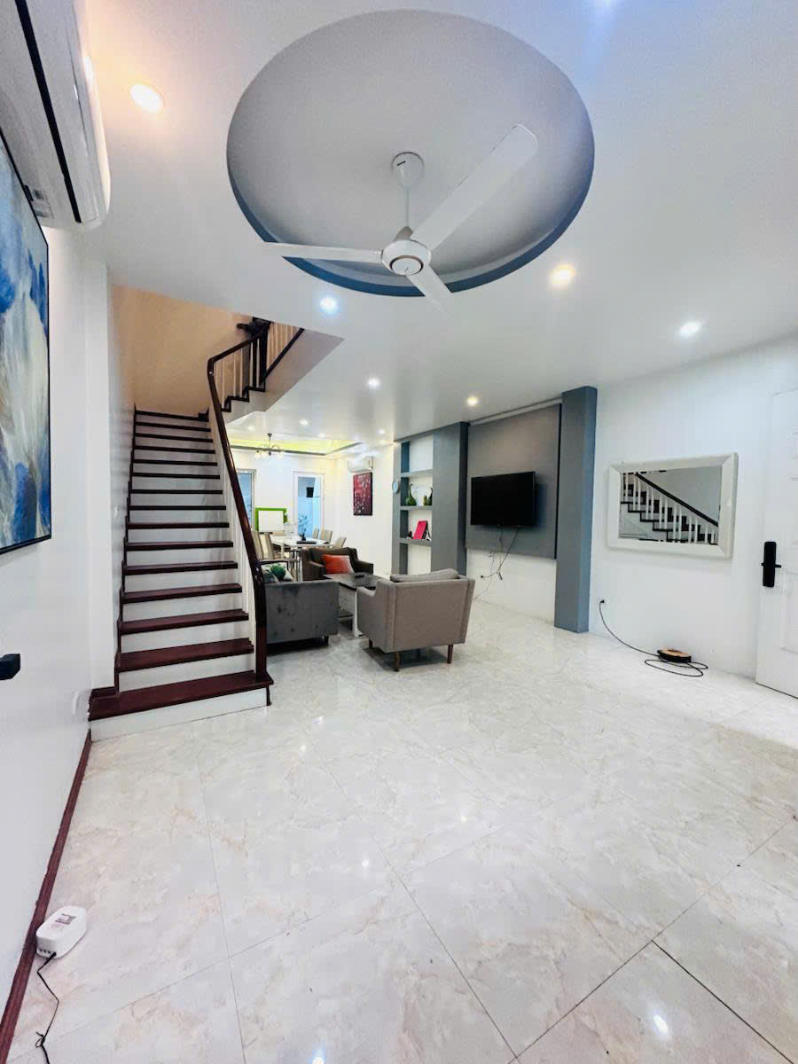 BÁN Nhà mặt phố Thái Hà Đống Đa Lô Góc 48m2 3 Tầng Mặt tiền 5.8m Giá 44 tỷ