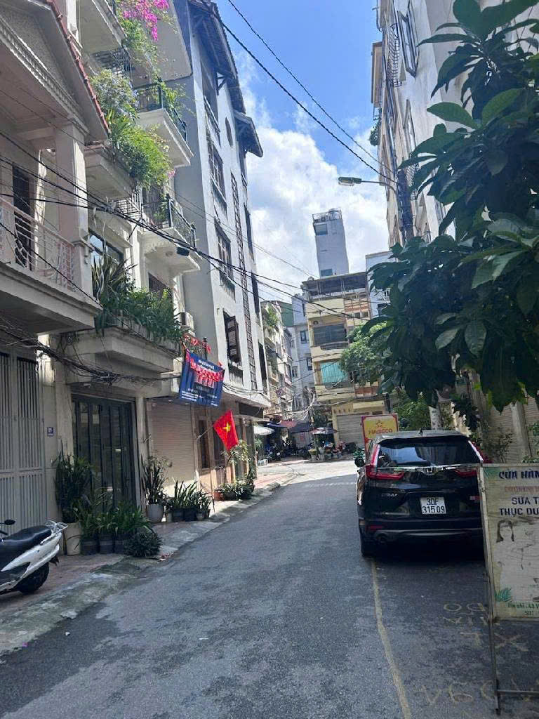 Bán nhà phố Vĩnh Phúc - Ba Đình - Ô tô ngủ trong nhà - 50m , 5 tầng , mt 4m - Giá vào việc 20 tỷ.