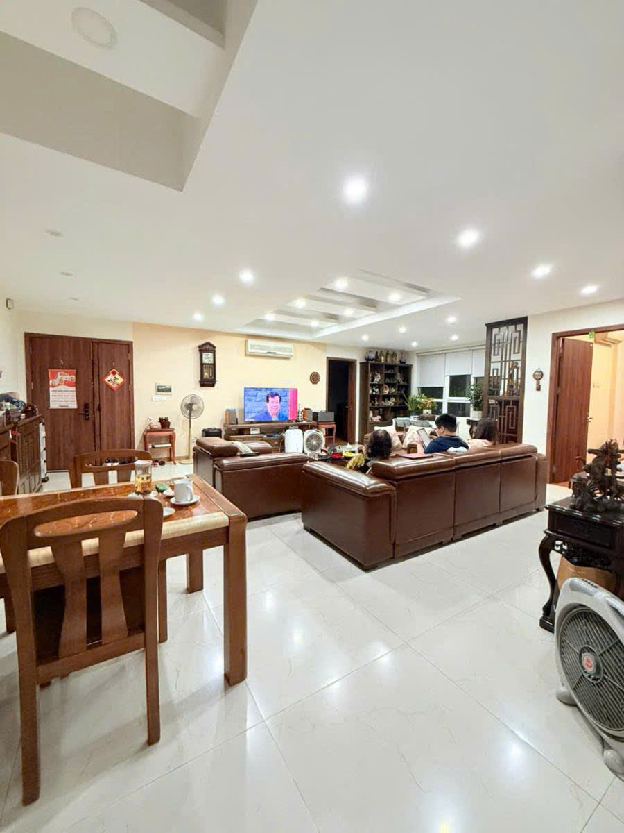 Bán Nhà mặt phố Hai mặt thoáng Đốc Ngữ Ba Đình 94m2 5 Tầng Mặt tiền 3.5m Giá 25 tỷ