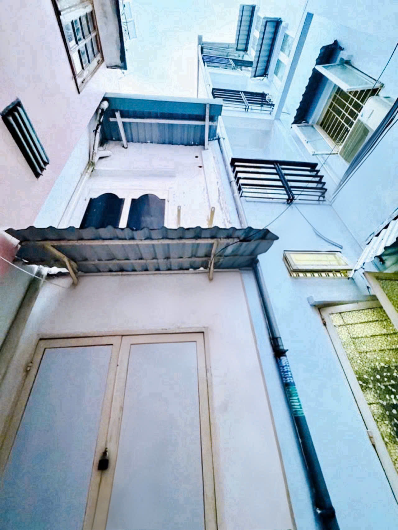 Ngay Công viên Lê Thị Riêng – QUẬN TÂN BÌNH - Cách Mạng Tháng Tám - 6.8x7m– 5.5 tỷ