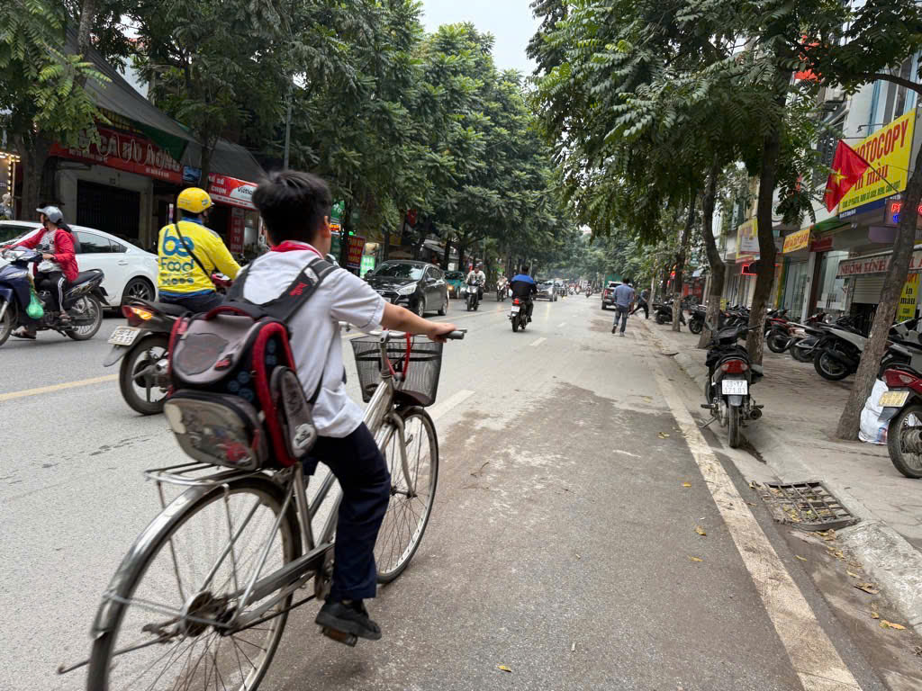 Hiếm -Bán nhà Đẹp Hồng Tiến- Dân XâyLô Góc Kinh doanh sầm Uất- 70m 5 tầng nhỉnh 29 tỷ