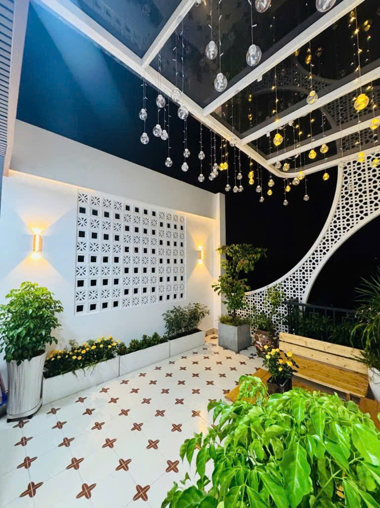 Còn GÌ Phải bàn ,Với thiết kế hiện đại, sang, xịn, wiew sân thượng chất như này