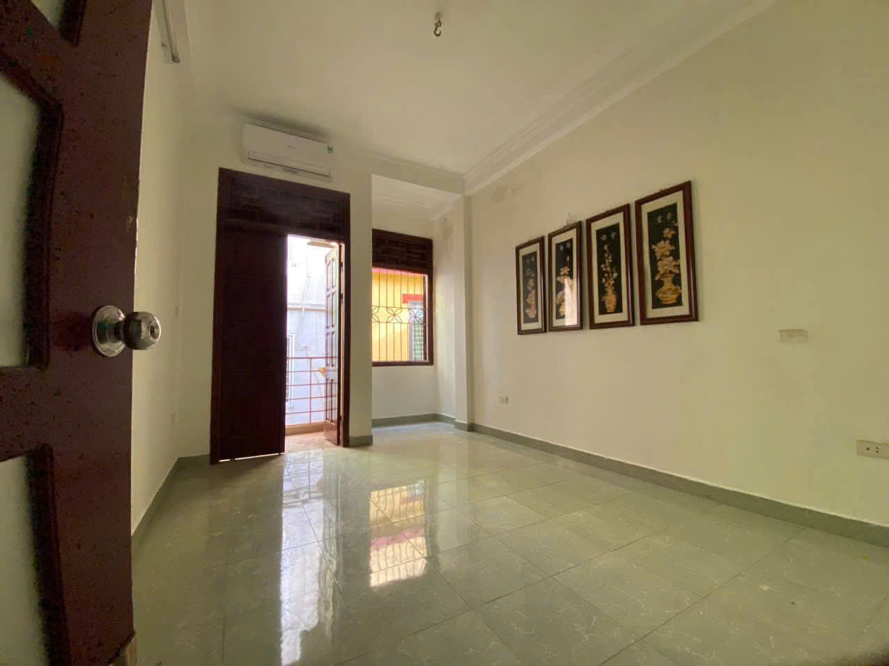 BÁN NHANH CĂN NHÀ LÔ GÓC. DT54m2 NẰM TRONG NGÕ 515 VĨNH PHÚC. NGỌC HÀ. GIÁ 11 TY.