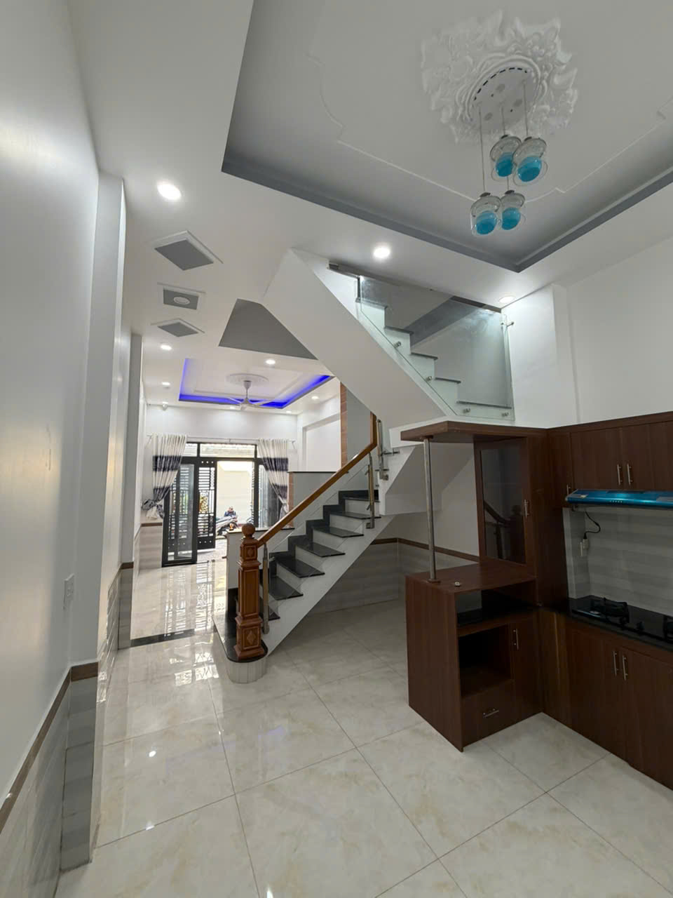 Bán nhà 3 Tầng P.Trấn Biên,SHR hoàn công,đường 2 xe hơi,kế bên chợ Bửu Long