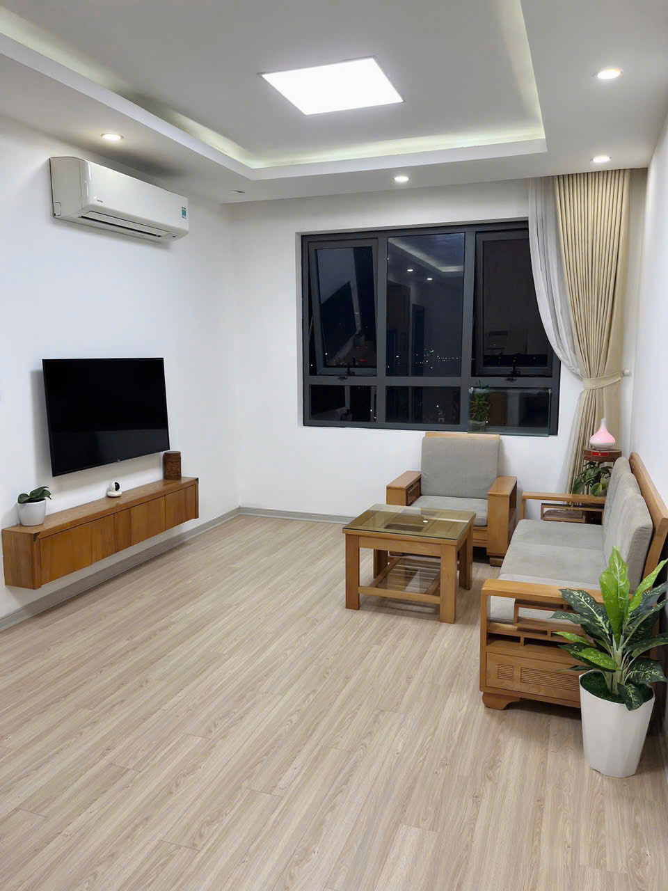 Chính chủ bán căn góc 1107 - Toà CT3 - THÁI HÀ có diện tích sổ 70m - 2PN - 2WC - Chung cư Bộ Công An, 43 Phạm Văn Đồng,