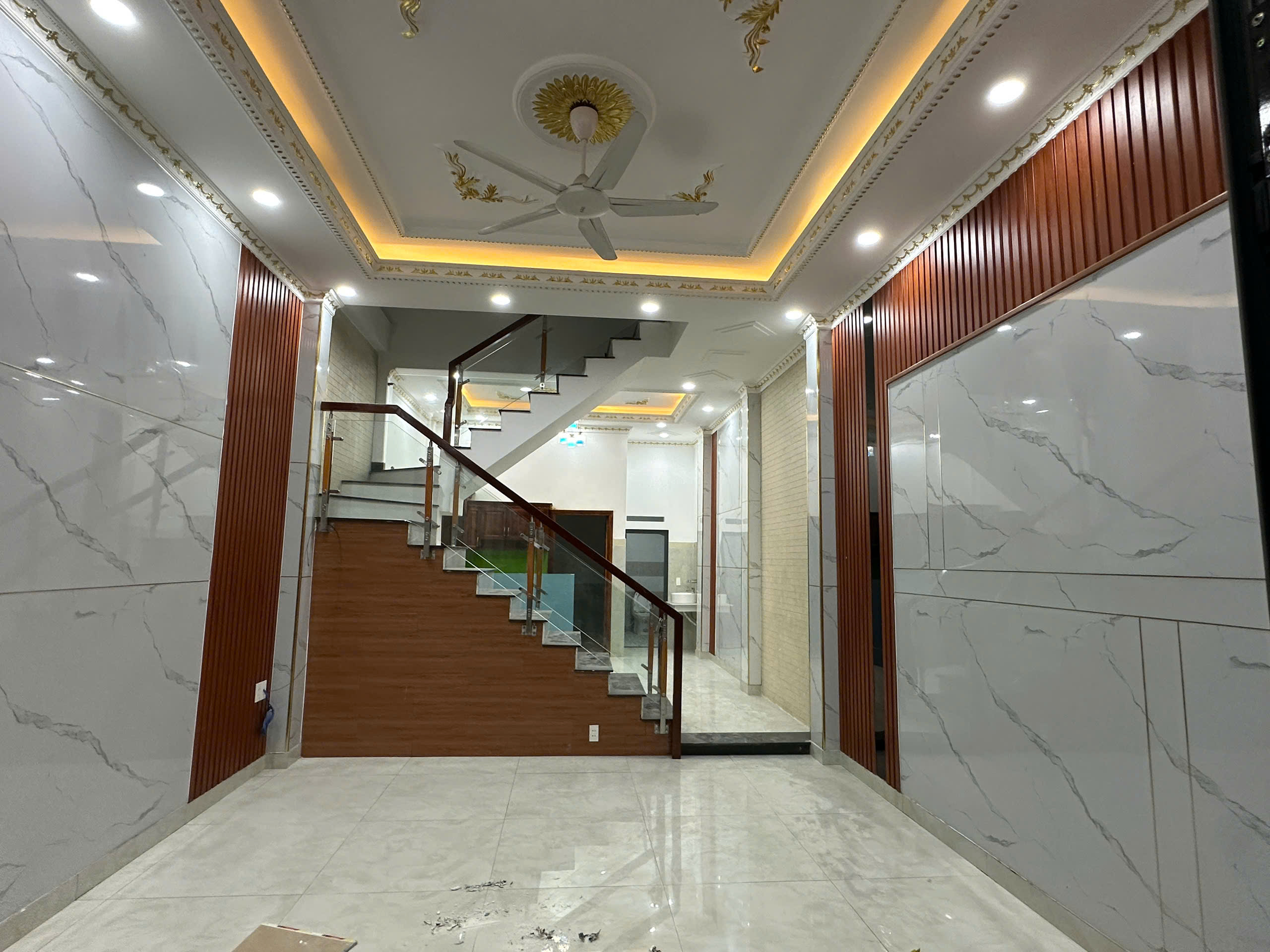 Bán nhà 3 Tầng Long Bình Tân,SHR hoàn công,đường 2 ô tô,gần BV SingMart