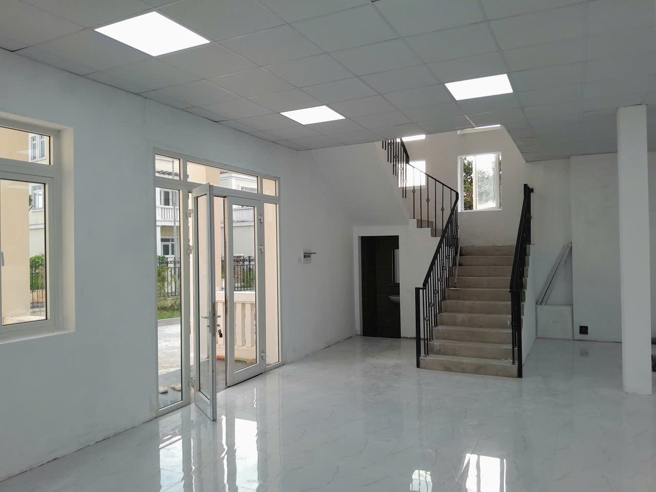 CHO THUÊ BIỆT THỰ KHU NAM AN KHÁNH ĐẤT 650M² – SÀN 500M² – 3 TẦNG PHÙ HỢP LÀM VĂN PHÒNG, CÔNG TY, KẾT HỢP LÀM KHO.