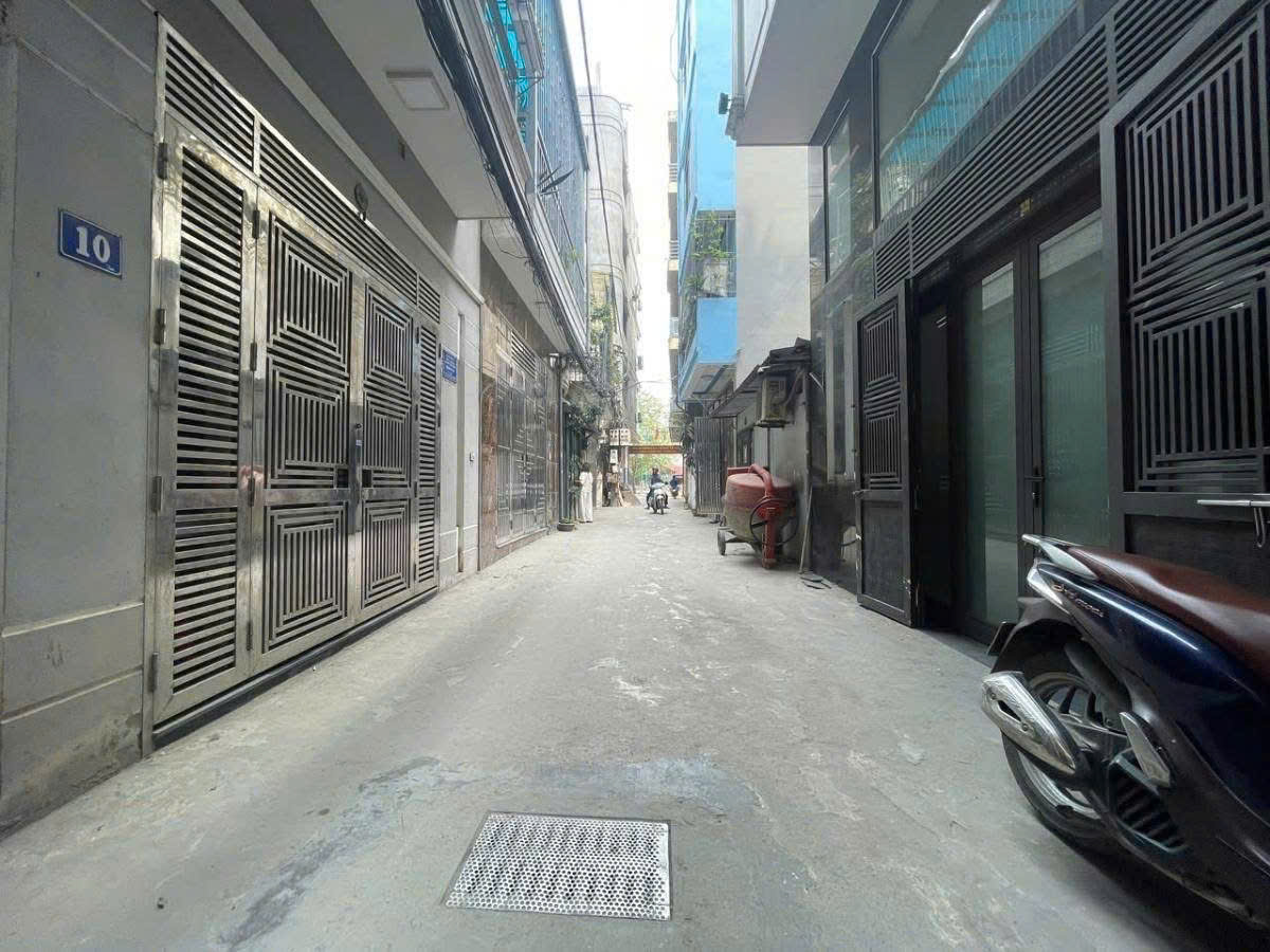 PHÂN LÔ TRỊNH ĐÌNH CỬU - Ô TÔ ĐỖ CỬA - NHÀ DÂN - 33m2 3 tầng mặt tiền 4.9m Giá 9.9 tỷ