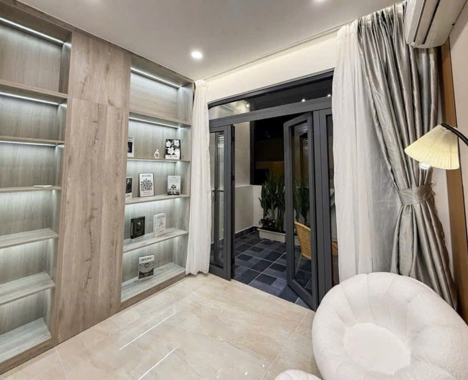 Nhà xinh QUẬN 3 - Cách Mạng Tháng Tám - 4 Tầng Ban công - 4.89 tỷ