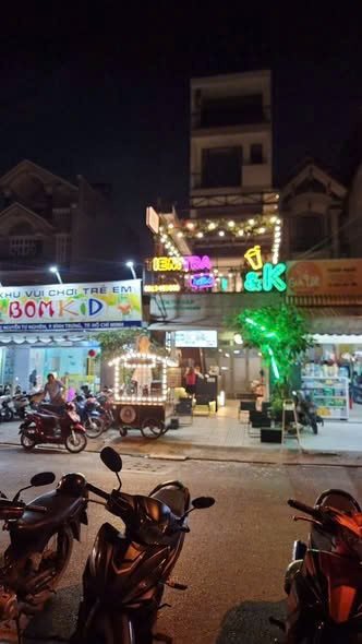 SANG NHƯỢNG MẶT BẰNG ĐẸP - KINH DOANH NGAY TẠI QUẬN 2 - THỦ ĐỨC