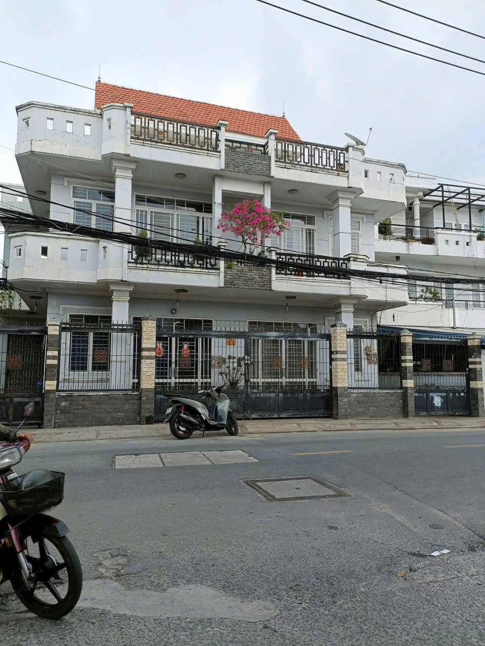 BÁN GẤP BIỆT THỰ (15.5x13) MẶT TIỀN TRUNG MỸ – TÂN XUÂN! GIẢM SỐC 1 TỶ