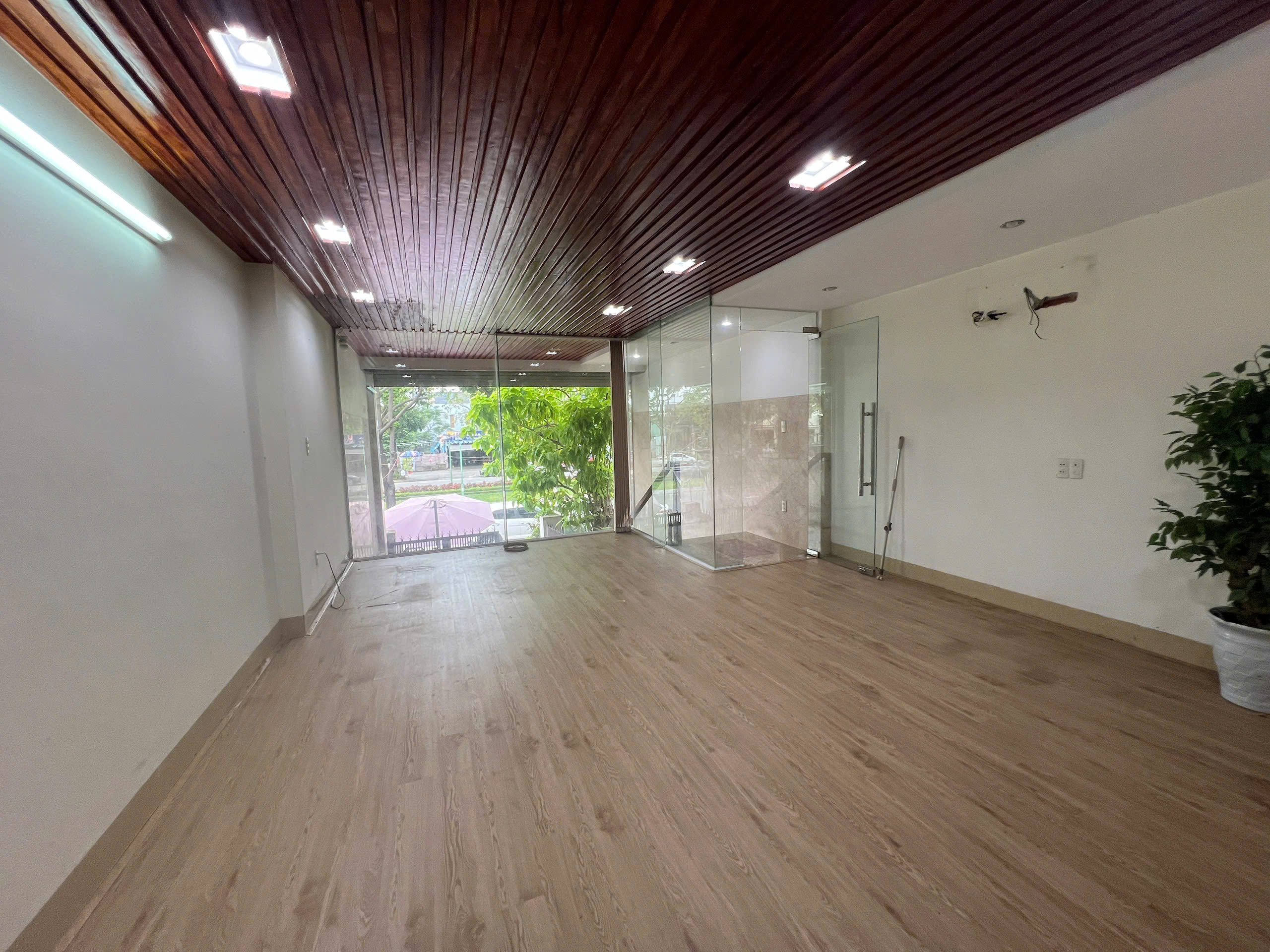 cho thuê nhà đường 30 tháng 4 đà nẵng mặt tiền nguyên căn chính chủ dt 165 m2