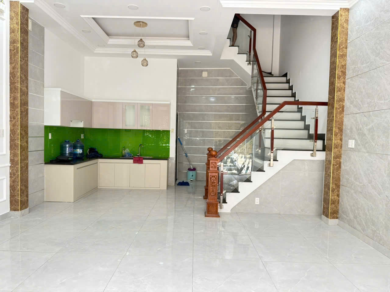 Siêu phẩm nhà hẻm Liên Khu 4-5 dt 54m2, 4 lầu , 4pn , 5wc giá 5,35 tỷ