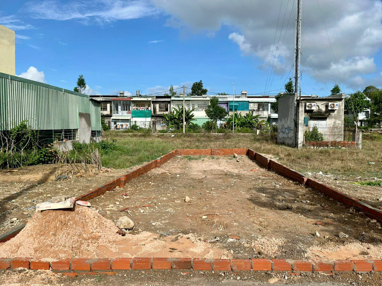 CHỦ cần tiền bán lỗ lô đất mặt tiền đường Hồ Thành Biên,khu barimex thuộc phường Tam Long ,TP HCM.