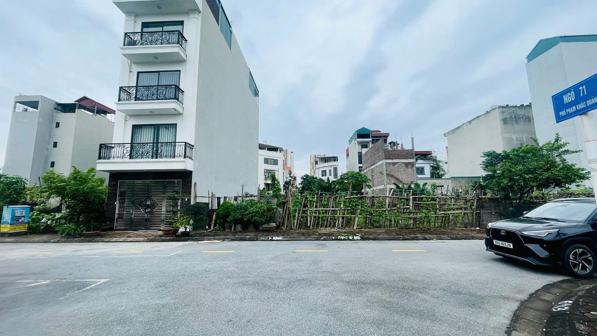 BÁN 90M2 Đất phân lô TDC Giang Biên, mặt tiền 4.9m, 21.3 tỷ Long Biên- Hà Nội.