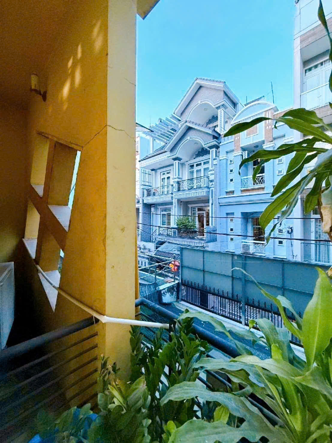 Nhà đẹp Hẻm Ô tô Cộng Hòa - QUẬN TÂN BÌNH - 4.2 x 20 m - 3 Tầng - 13.7 tỷ