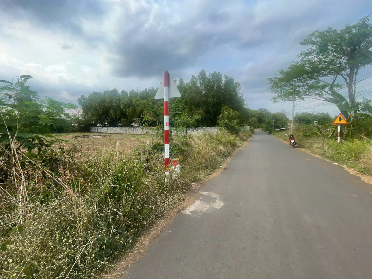 Đường nhựa - xuân sơn .khu dân cư . ✌️✌️✌️: Với diện tích ngang 5x40 có 80 thổ cư . Giá chỉ 570tr