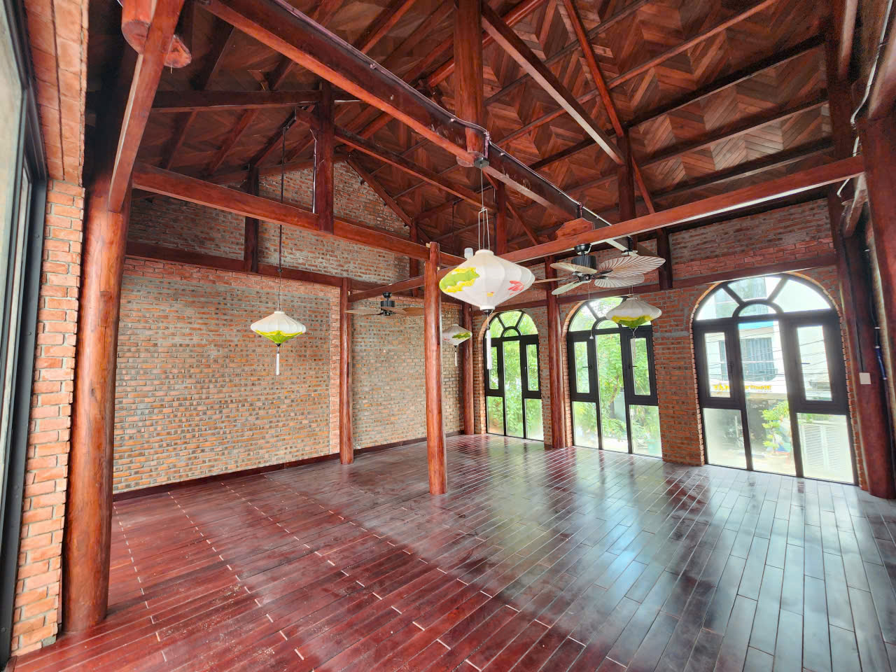 Nhà cho thuê Chính Hữu Đà Nẵng nguyên căn lô đôi 2 tầng diện tích 170m² gần biển