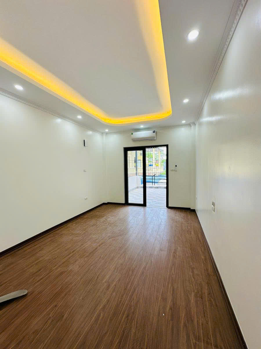 BÁN NHÀ MẶT PHỐ GIÁ 20 TỶ TRƯƠNG CÔNG GIAI – 40M² – 6 TẦNG THANG MÁY – MẶT TIỀN 3.3M