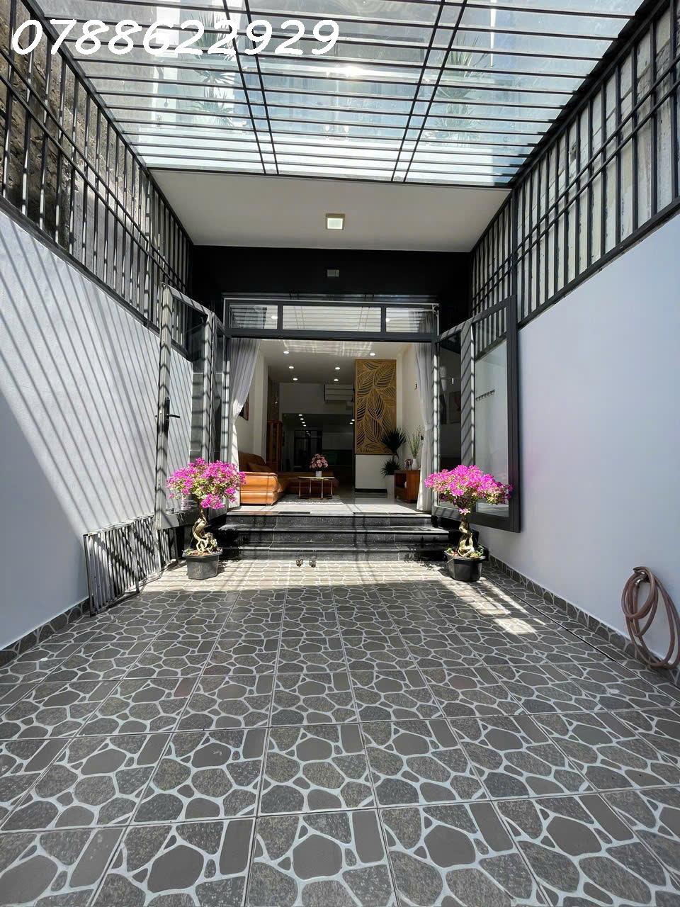 Bán nhà 1 trệt 2 lầu sát chợ Phạm Văn Chiêu, Gò Vấp, 4m x 20m, sân xe rộng – giá giảm còn 5 tỷ 96