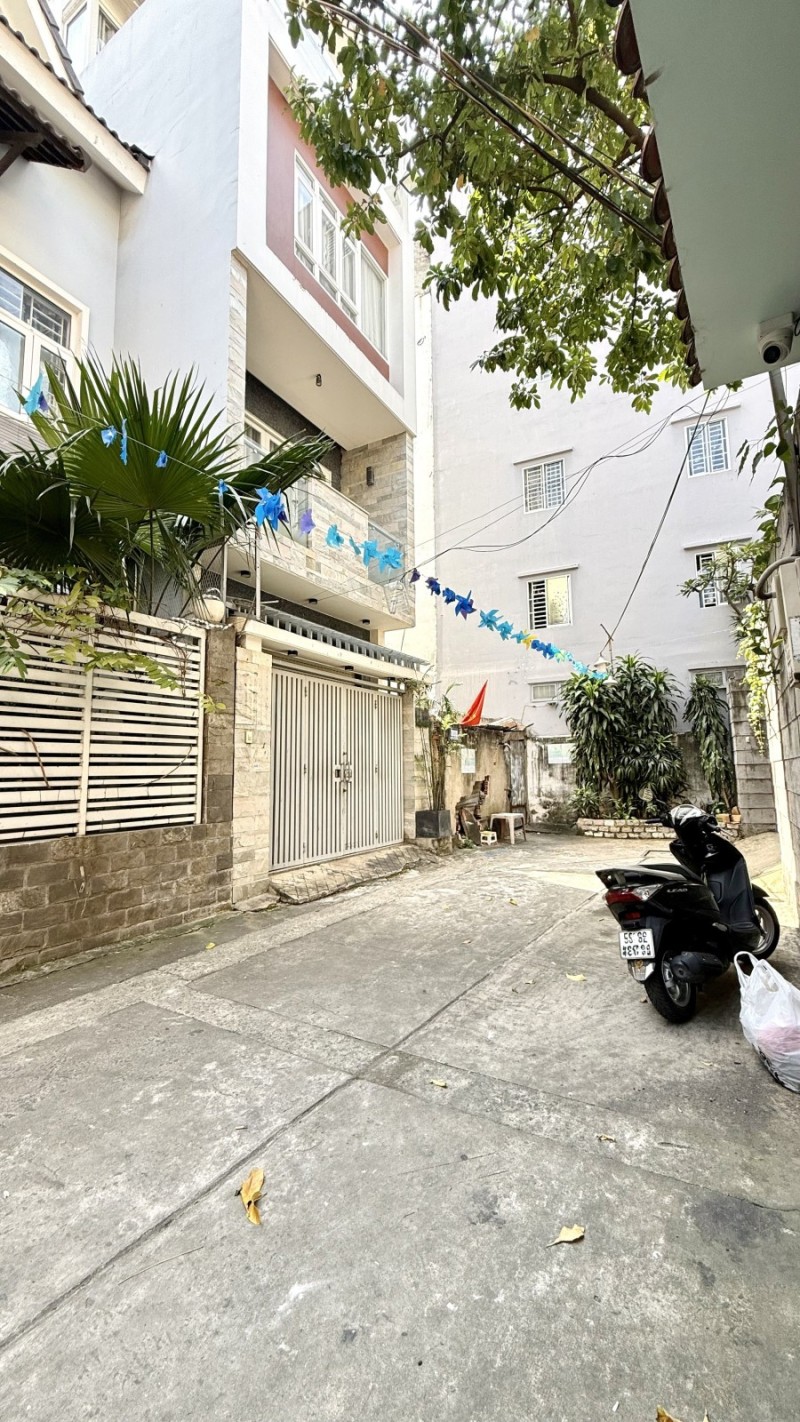 NGAY HUTECH - KHU PHÂN LÔ DÂN TRÍ - HẺM XE HƠI VÀO NHÀ - 4.2M X 22M VUÔNG VỨC