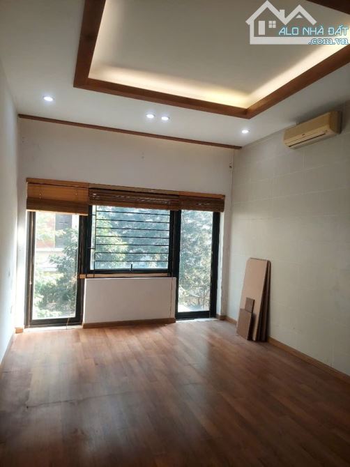 Bán nhà phố Nguyễn Ngọc Vũ gần Hoàng Ngân, 60m2 x 5 tầng MT 4m K/d ô tô đỗ cửa 16.5 tỷ Cầu