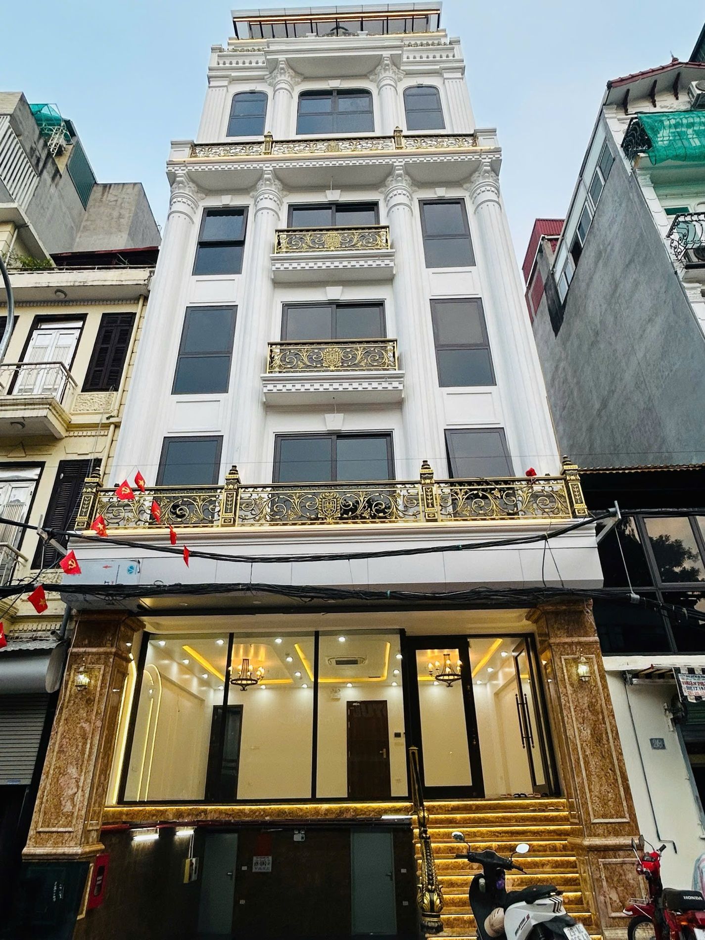 ĐỘI CẤN - SIÊU PHẨM 10 TẦNG MẶT TIỀN QUYỀN LỰC, TRƯỚC NHÀ VỈA HÈ Ô TÔ TRÁNH, KINH DOANH SẦM UẤT NGÀY ĐÊM. GIÁ 61.9 tỷ TỶ