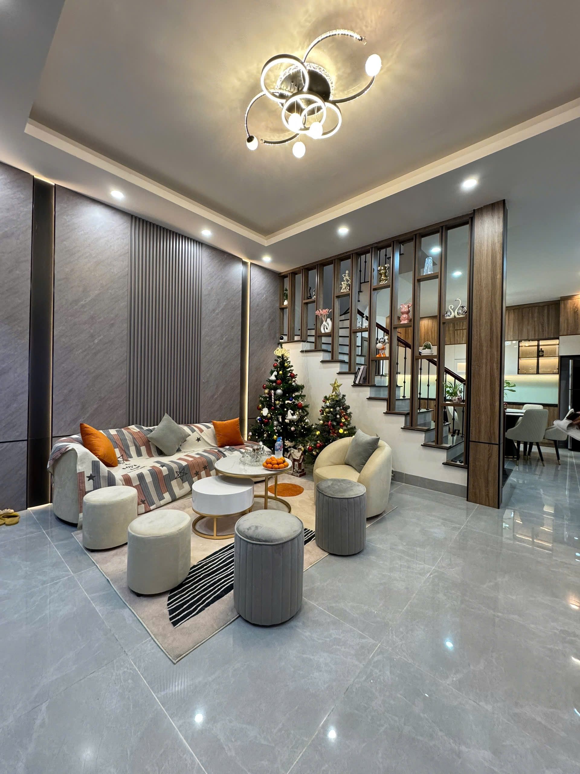 TRUNG TÂM NGỌC LÂM – NHÀ ĐẸP 4 TẦNG – FULL NỘI THẤT