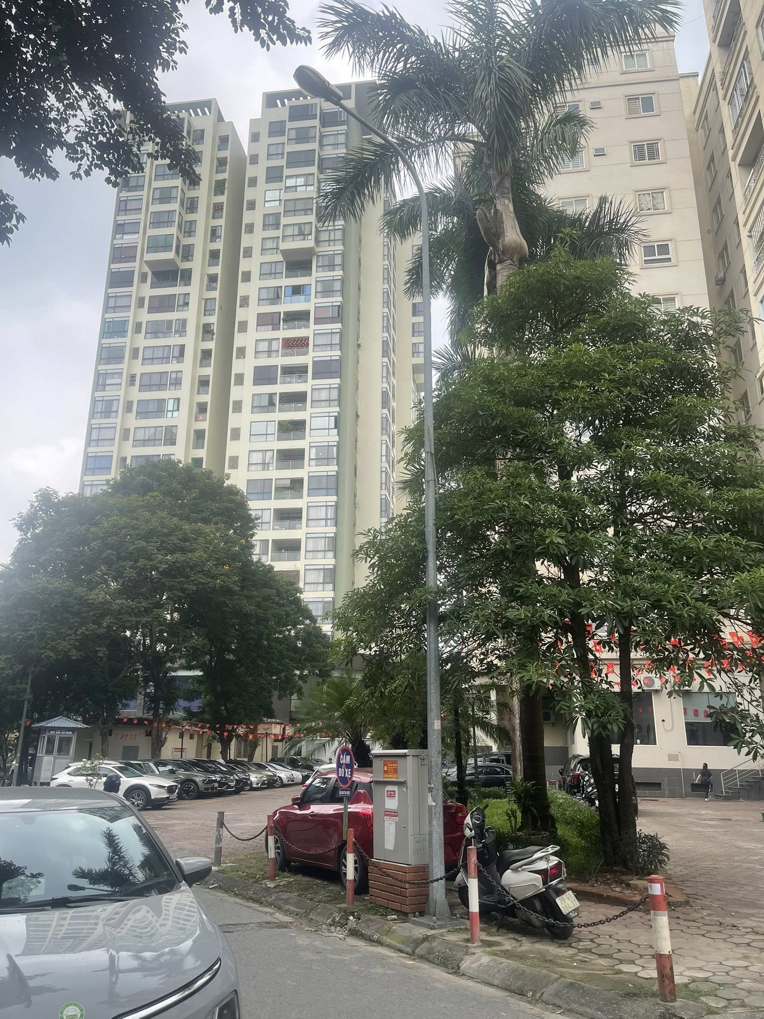 Bán căn 2PN DT 95m2, Chung cư E3 Vũ Phạm Hàm, cạnh Khu ĐTM Yên Hòa, giá 8.5 tỷ, có TL