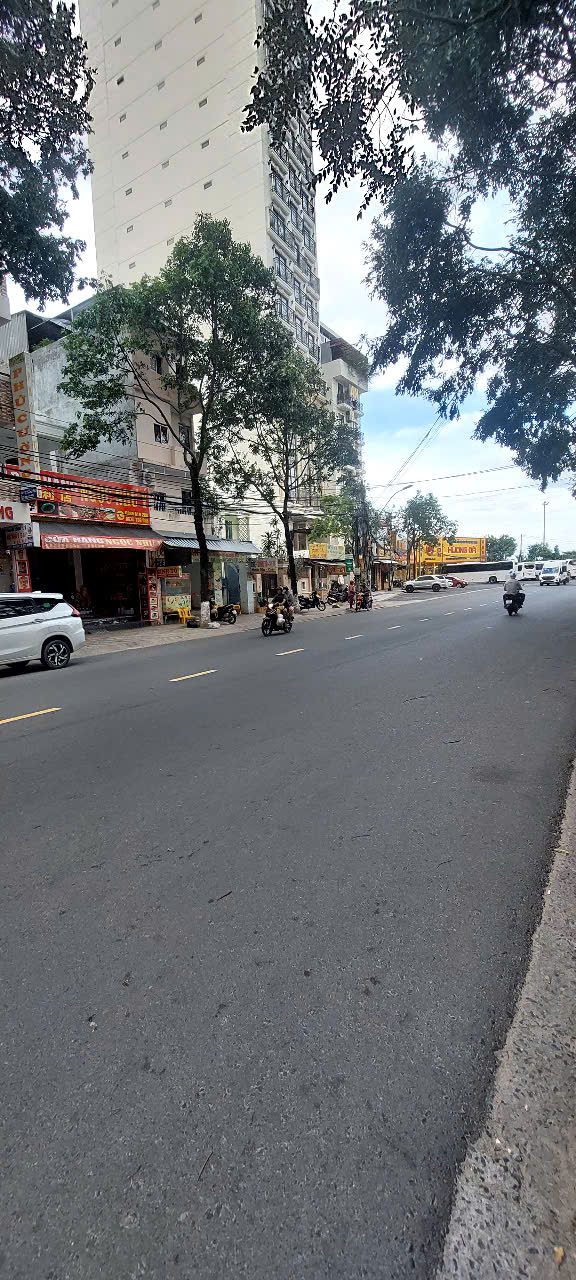 SỞ HỮU NGAY LÔ ĐẤT ĐẸP TẶNG KÈM NHÀ CẤP 4 - GIÁ TỐT - Vị Trí Đắc Địa Tại P.Vĩnh Nguyên, TP Nha Trang