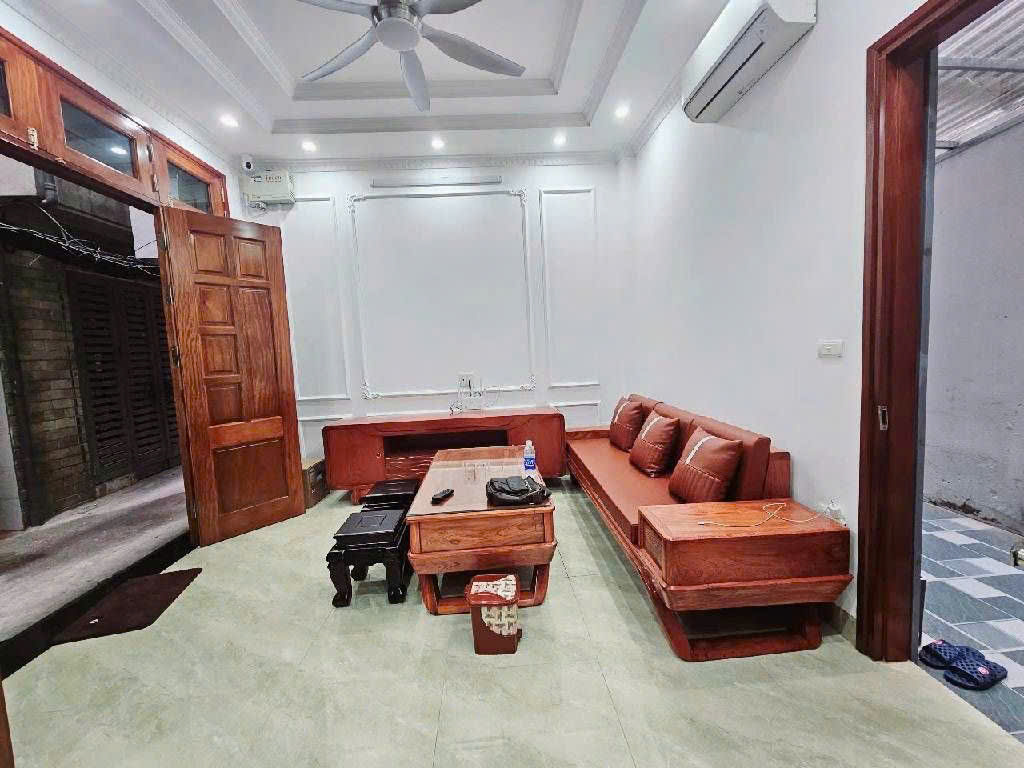 NHÀ ĐẸP CHÍNH CHỦ - GIÁ TỐT - Vị trí đắc địa Khâm Thiên đầu Lê Duẩn . Ngõ vào thẳng tắp ko ngoặt