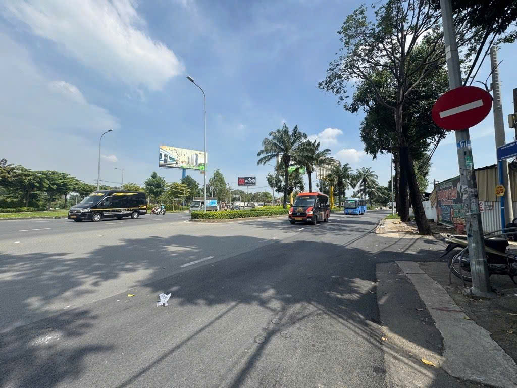 Bán đất tặng Nhà Ngay Bến Xe Miền Đông, Đinh Bộ Lĩnh, Bình thạnh. 8x16 chỉ 9.6 tỷ