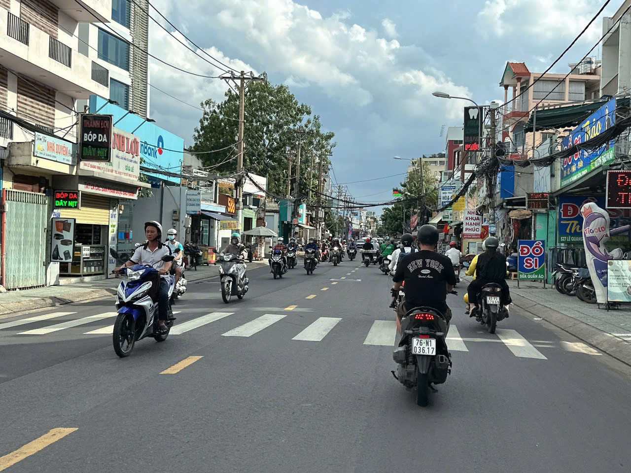 Bán nhà MTKD Trần Bình Trọng BT ngang 13m 800m2 52 PN tiện xây 12 tầng gần chợ 103 tỷ.