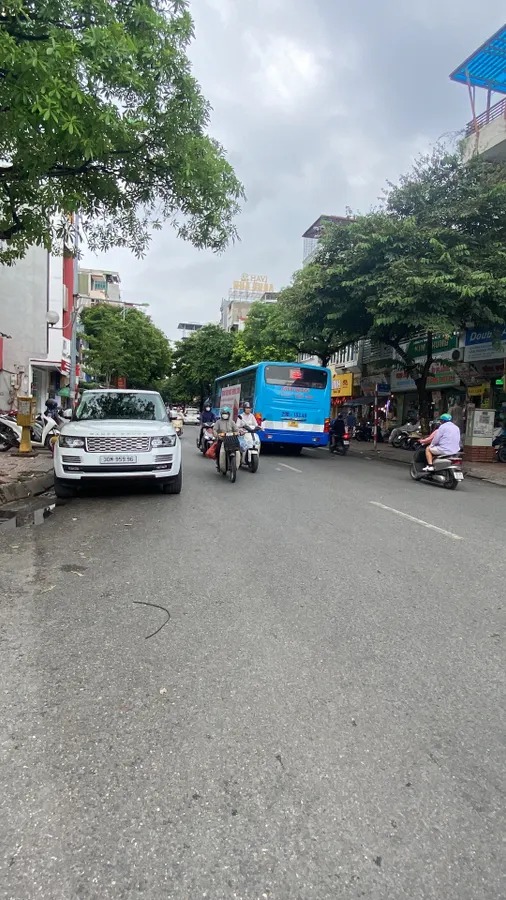 Sát Mặt Phố Sầm Uất Nguyễn Văn Cừ Long Biên 61m 6T Thang Máy MT5.8m Chỉ 1X Tỷ