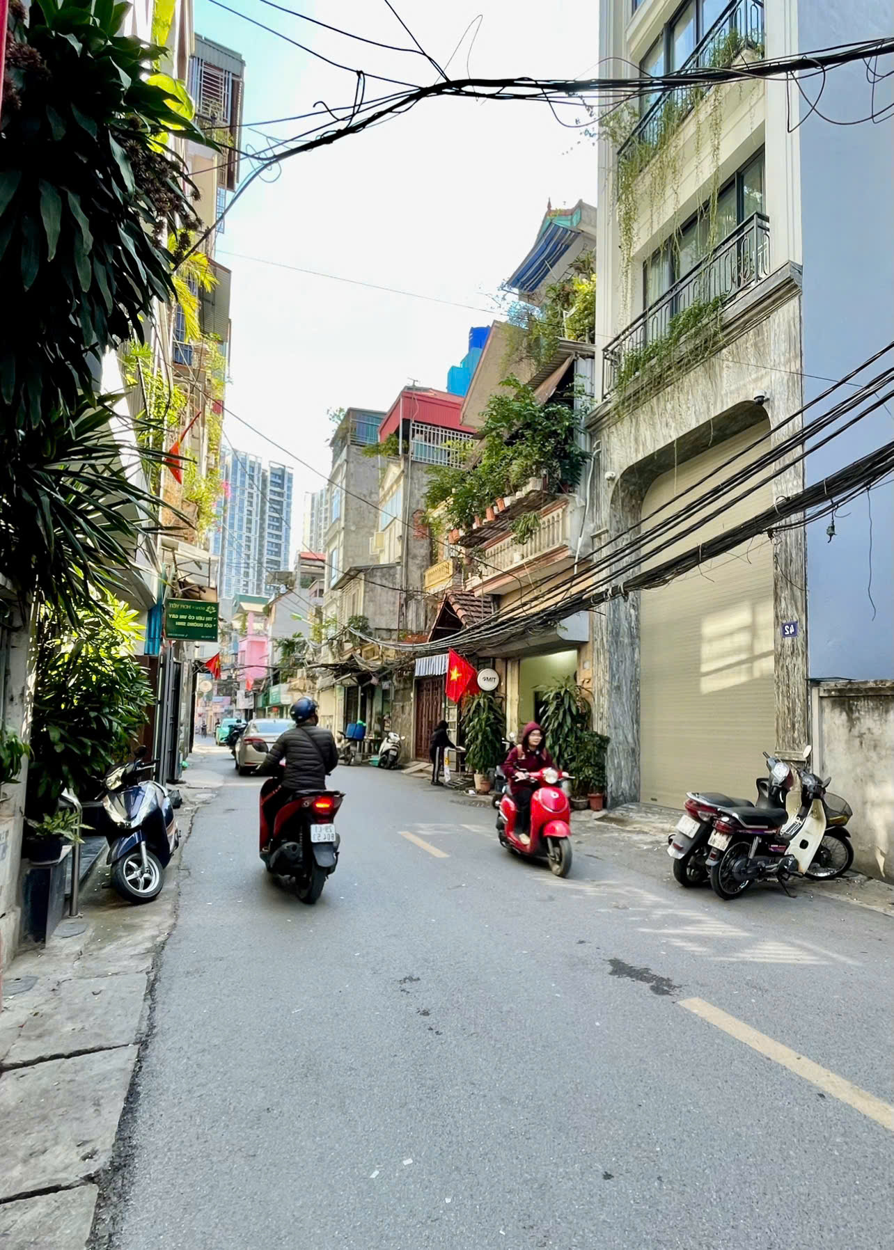 Chính chủ bán- Mặt phố Yên Lạc, quận Hai Bà Trưng, Nhà đẹp 34m2, 4.5 tầng, mặt tiền 5.5m -KD sầm uất