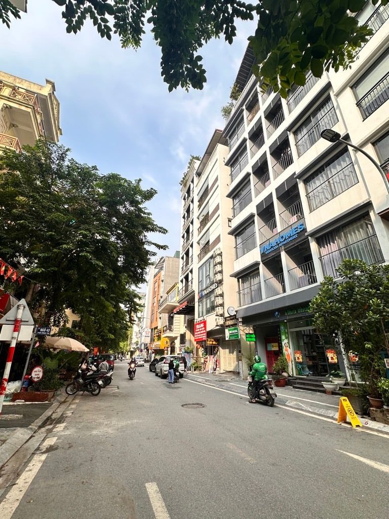 VÀI BƯỚC CHÂN RA HỒ TÂY - VỊ TRÍ CỰC HIẾM NHÀ BÁN - NGÕ THÔNG - THANG MÁY - GẦN Ô TÔ_46M2.