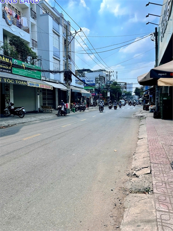 Bán nhà 3 Tầng, Mặt tiền Lê Khôi, gần Nguyễn Sơn, KD rất sầm uất, giá chỉ 5.48 tỷ