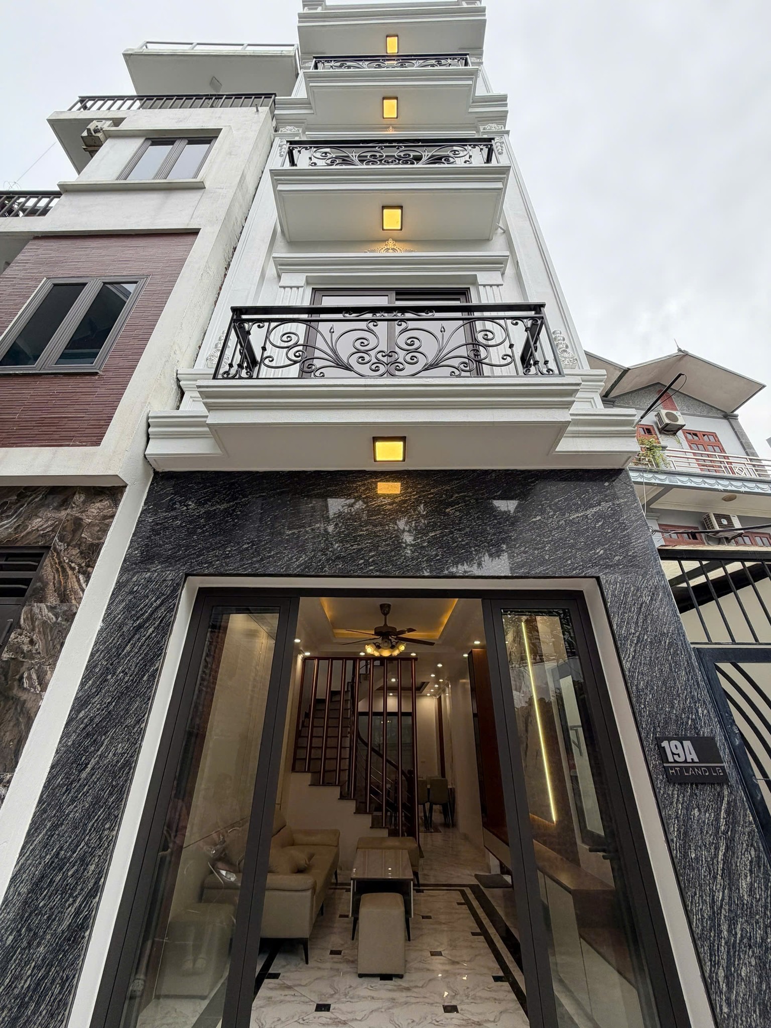 Bán Siêu Phẩm Thạch Bàn Long Biên 52m 4T Hơn 8 Tỷ Ô Tô Qua Nhà, Gần Ô Tô Tránh