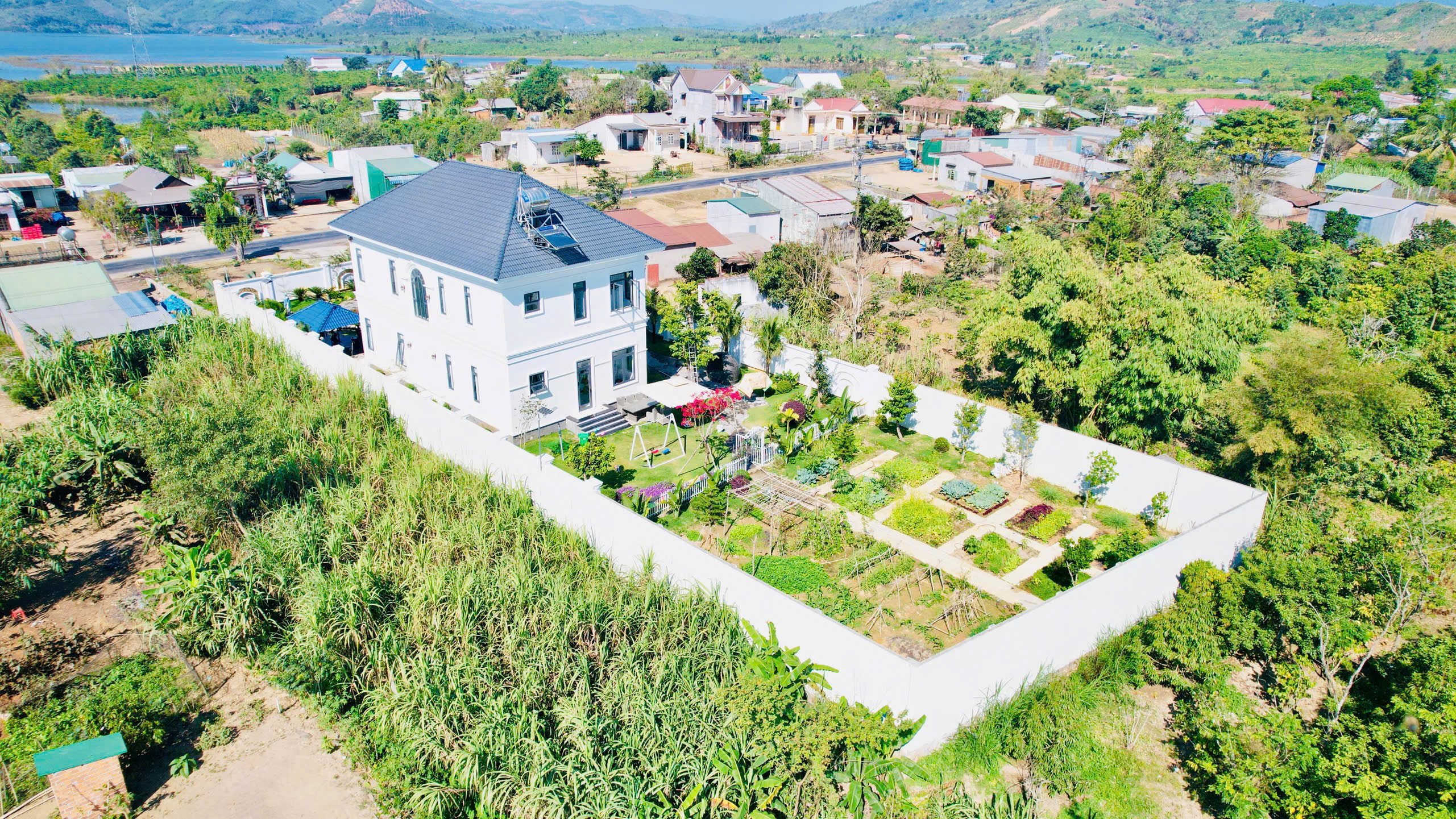 Nhà xây trên diện tích đất 20x83 - thuộc Xã KRông Nô .Huyện Lắk .ĐắkLắk