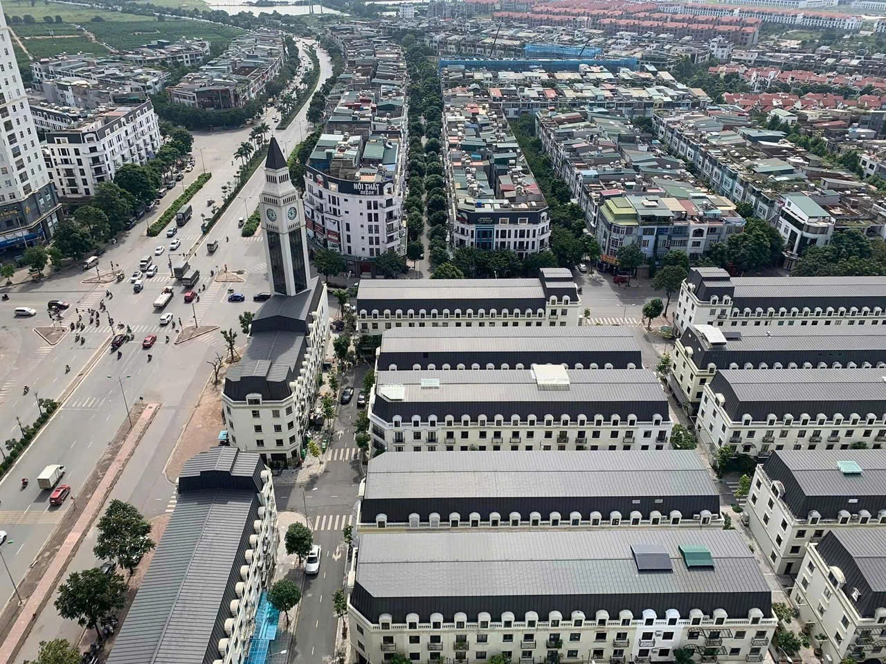 Bán lk văn phú -- mặt đường 24m xe công đua -- vỉa hè 6m -- kinh doanh -- giá rẻ